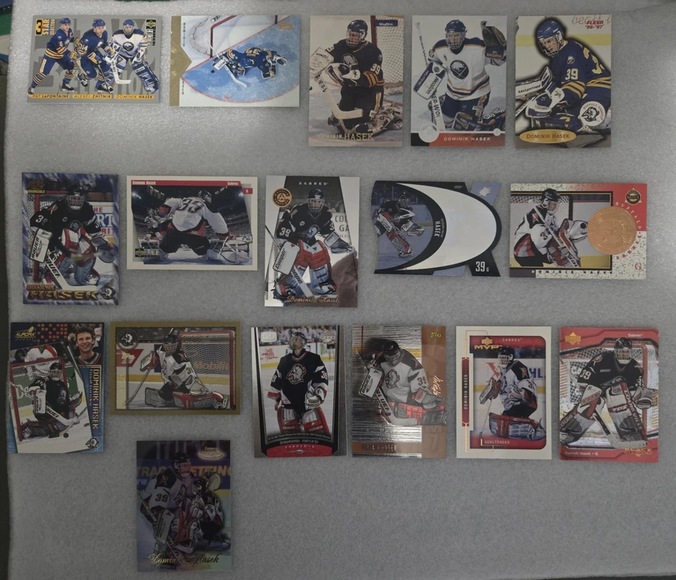 41 Card Dominik Hasek Lot - Blackhawks/Sabres. 1990-2000 - Image 2 of 2