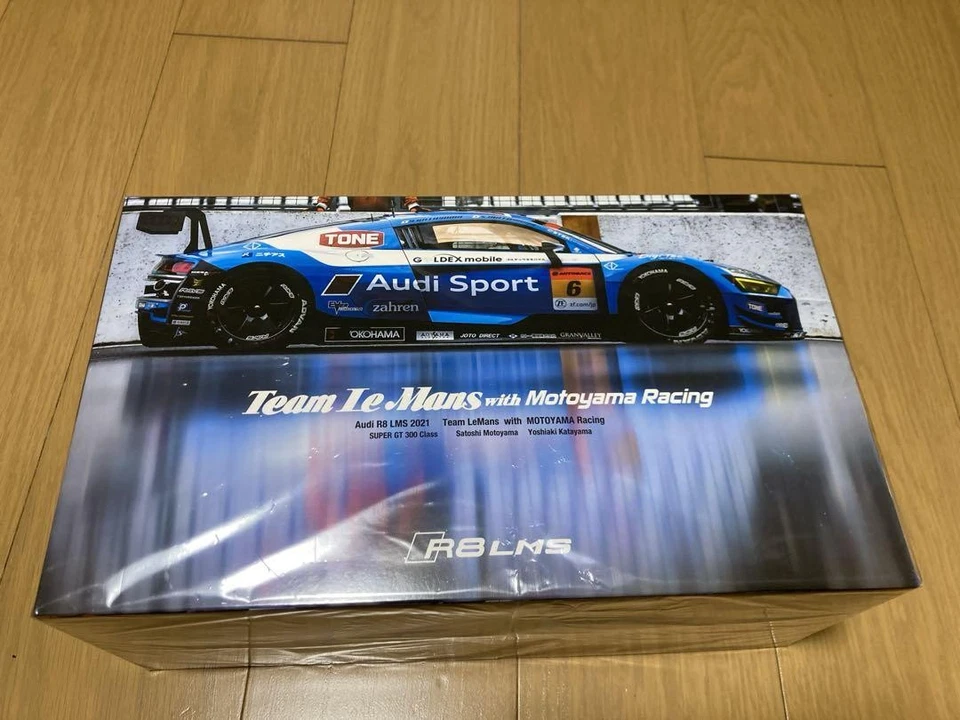 Spark Super Gt300 Audi R8 Le Mans 1/18 Scale Diecast Model Car Racing - Image 4 of 4