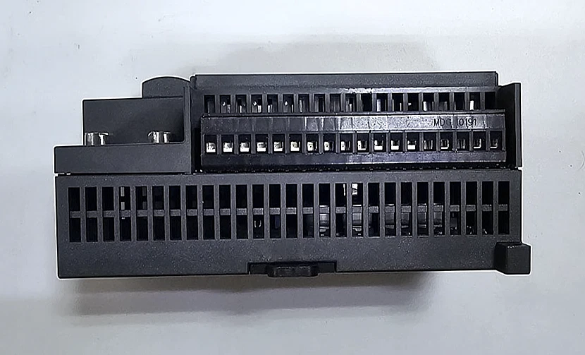 Siemens PLC 6ES7 214-2AD23-0XB0 – SIMATIC S7-200 | 21–28 VDC | Made in Germany - Immagine 4 di 4