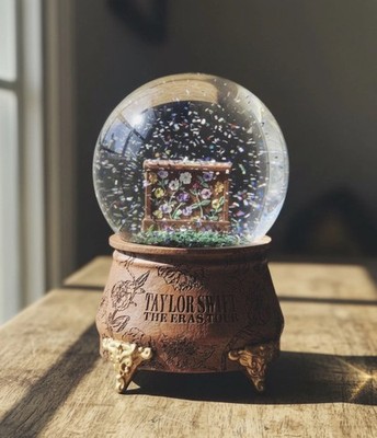 Taylor Swift The Eras Tour  Acoustic Piano Snow Globe Schneekugel