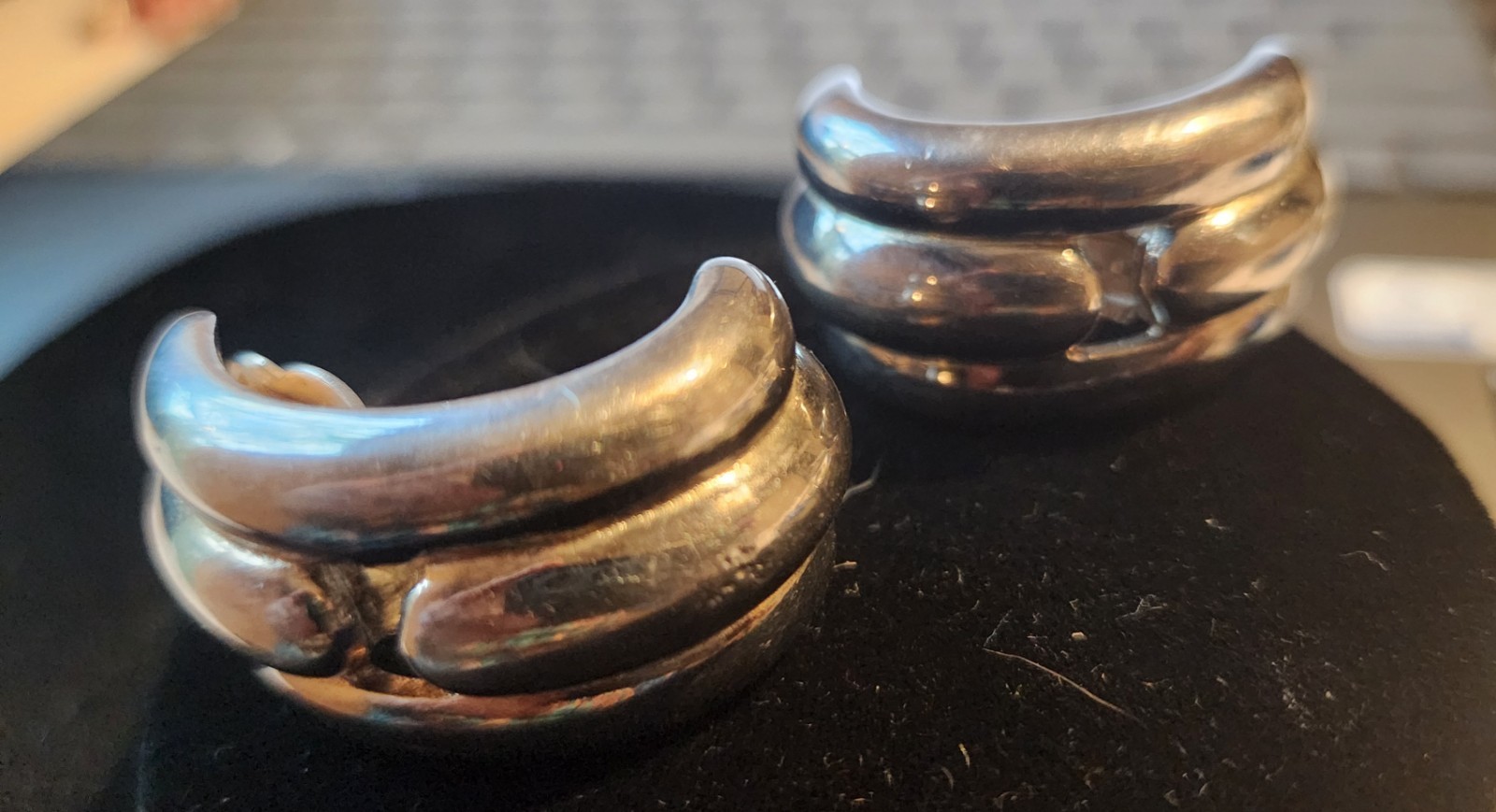 GIVENCHY Paris New York Large Silver Tone Chunky Clip On Earrings Vintage thumbnail 5