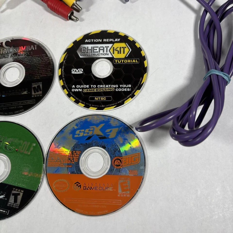 Platinum SIlver Nintendo GameCube Console Bundle W/ OEM Cables Games + Extras - Image 2 of 4