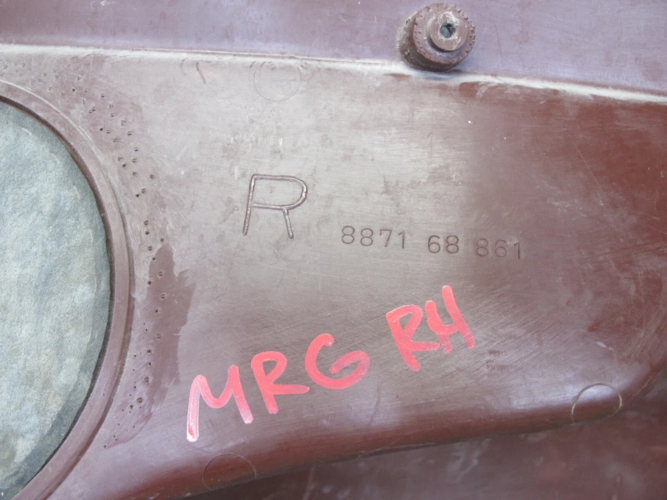 84-85 MAZDA RX7 FB CUARTO TRASERO IZQUIERDO Y DERECHO MALETERO EMBELLECEDOR PANEL CONJUNTO ROJO OEM Foto 2 de 4