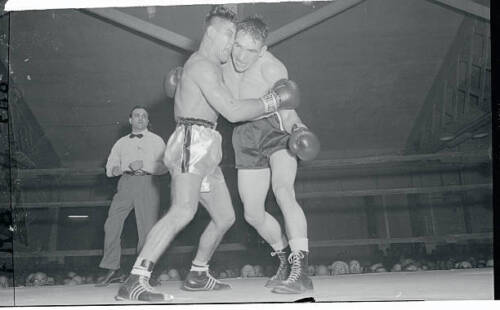 Peter Mueller Boxing Against Gene Fullmer 1954 Old Boxing Photo - Bild 1 von 1