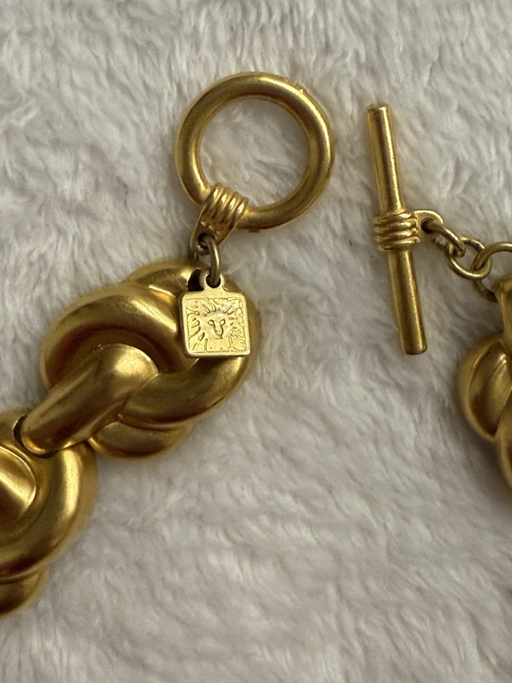 collar dorado Foto 4 de 4