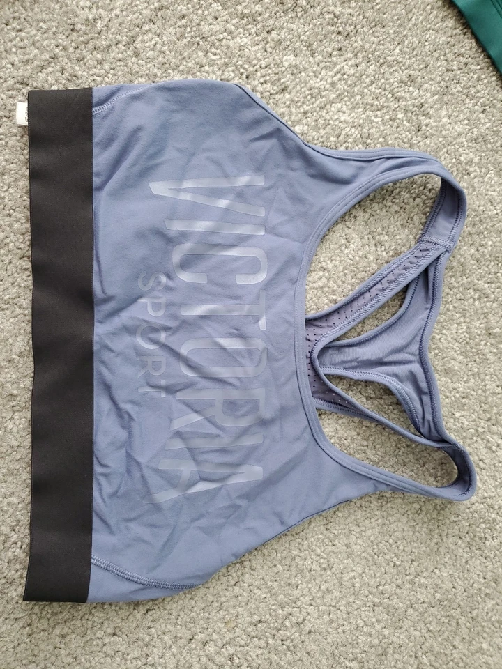 Lote de 4 Sujetadores Deportivos Victoria's Secret 2 Medianos y 2 Pequeños 'The Player' Foto 2 de 4