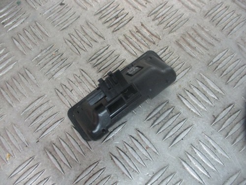 2011 BMW 3 SERIES 5DR BOOT SWITCH HANDLE 5124118158 OEM - Picture 3 of 5