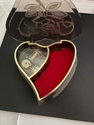 Jewelry case Heart shape music box playing Edelweiss