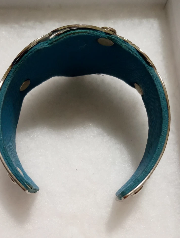 Brazalete de cuero rosa azul recortado tono plata Foto 2 de 3