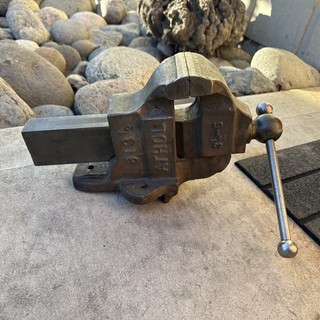 Vintage Athol Bench Vise 61 3 1/2 In Jaws Made In USA
