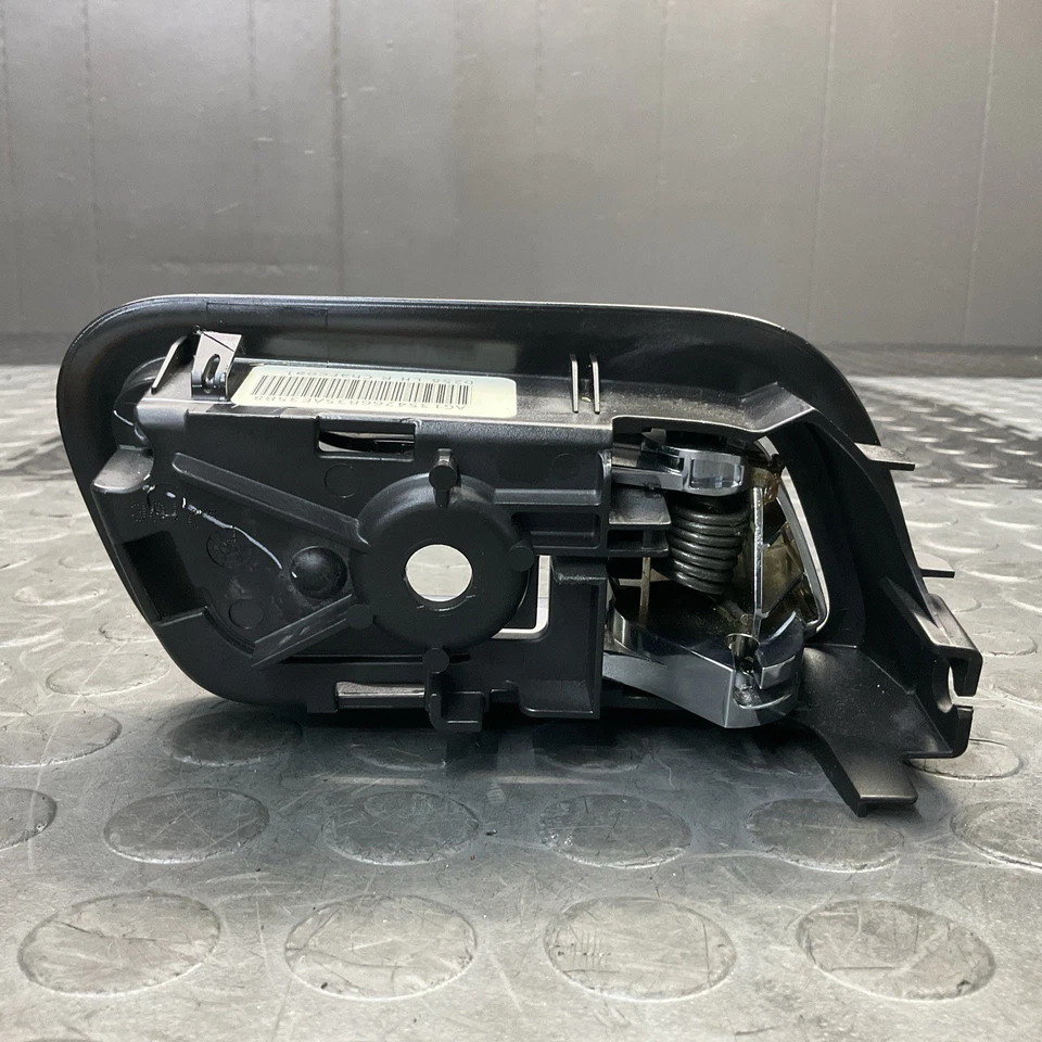 Оригинальная задняя левая ручка внутренней двери со стороны водителя для Ford Taurus 2010-2012 годов выпуска - Изображение 2 из 4