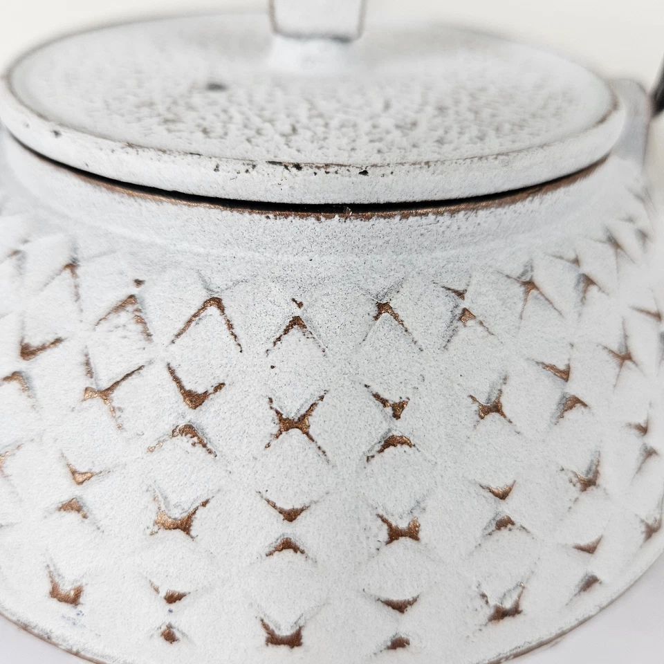 Nova chaleira de ferro fundido 32 oz bule de chá branco Nanbu Tekki com infusor de aço inoxidável - Imagem 2 de 4