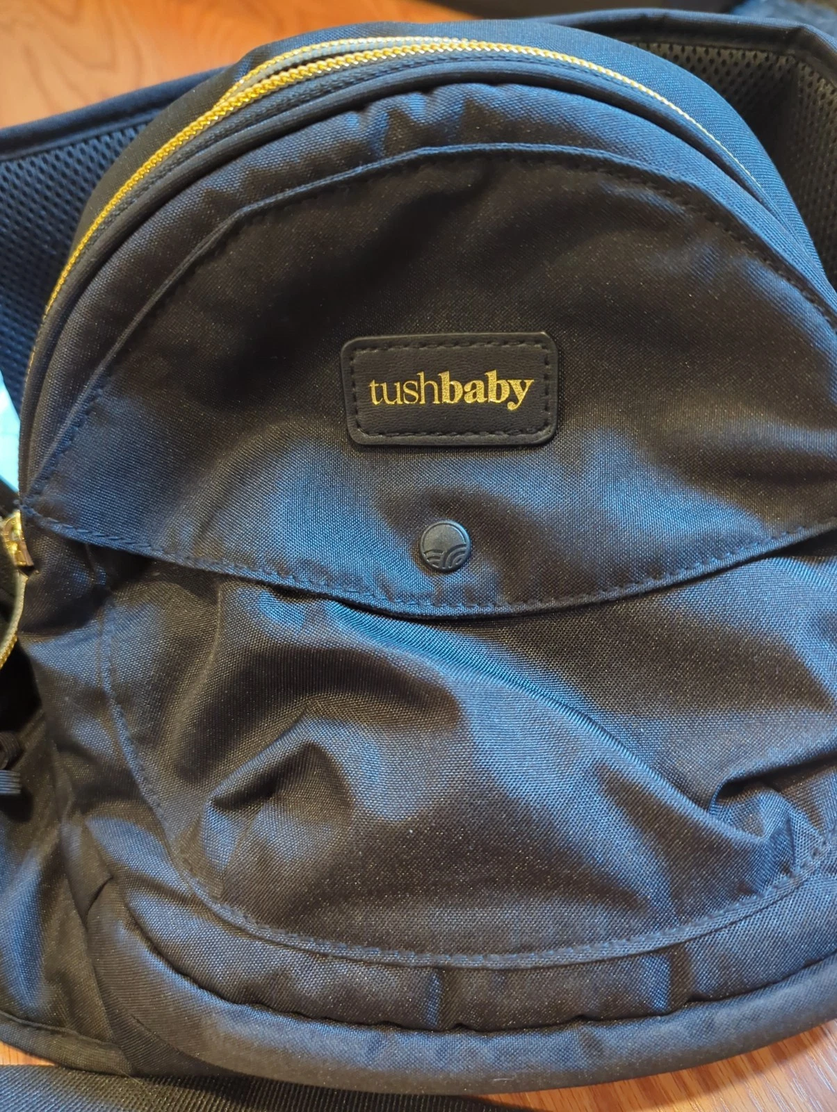 Tushbaby Hip Seat Baby Carrier Black/Gold