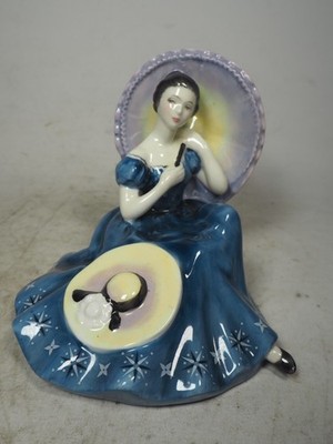 Royal Doulton Staffordshire Bone China Figur ''Pensive Moments'' HN2704