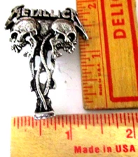 Metallica pin vintage collectible old rock band music memorabilia pinback
