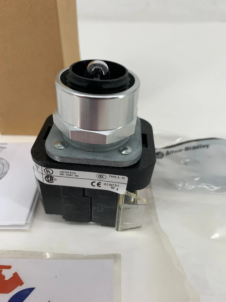 Allen-Bradley 800T-PT16 Illuminated Momentary Pushbutton 120V Pilot Light - Image 4 of 4