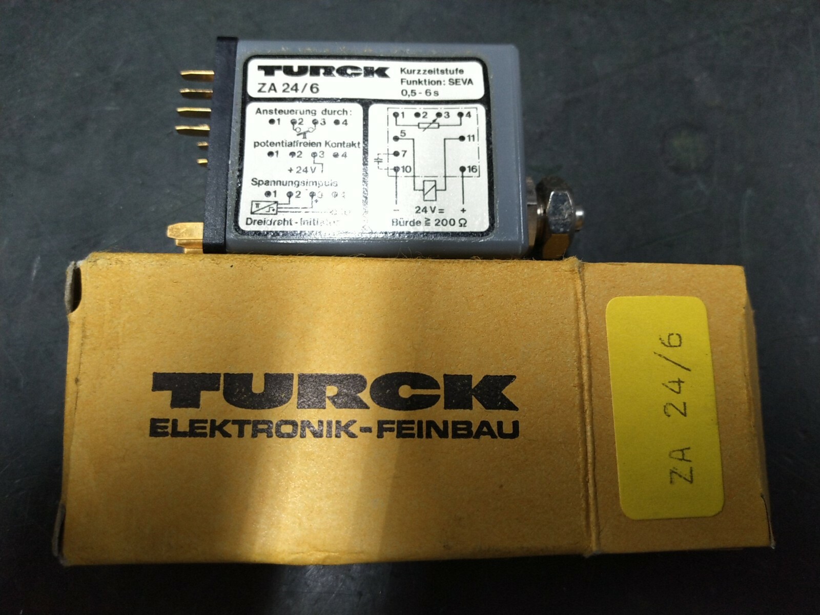 Turck ZA 24/6 Relay 12-pin