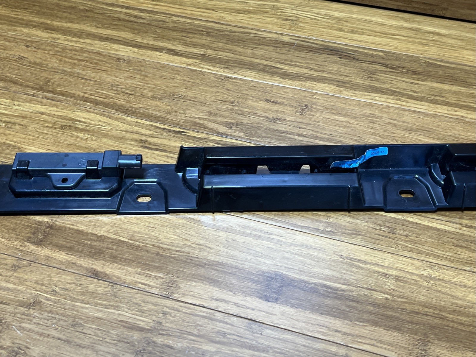 2017-2023 Rolls Royce Dawn RR6 Rocker Panel Right Side Bracket Support OEM PH