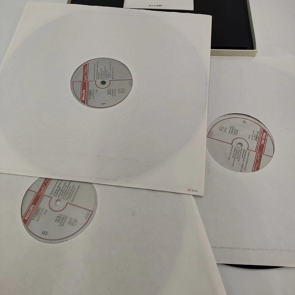 Philips 422 079-1 Mozart The Piano Trios Beaux Arts Trio NEAR MINT 3LP Box 1988 - Image 4 of 4