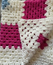 BEAUTIFUL NEW HANDMADE CROCHET BABY BLANKET/AFGHAN  WHITE/BLUE /FUCHSIA PINK