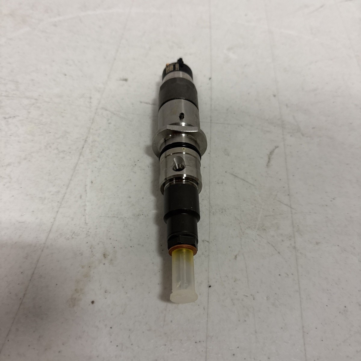 Bosch (685) Fuel Injector (F 2607) (Cummins 5263262) *NOS* NO BOX