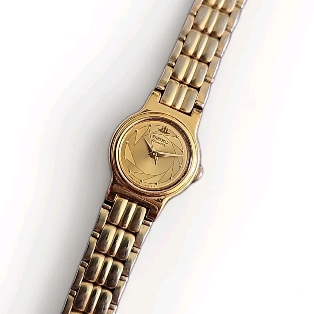 Extremely Rare | Seiko V401-0510 - Vintage Women's Gold Toned