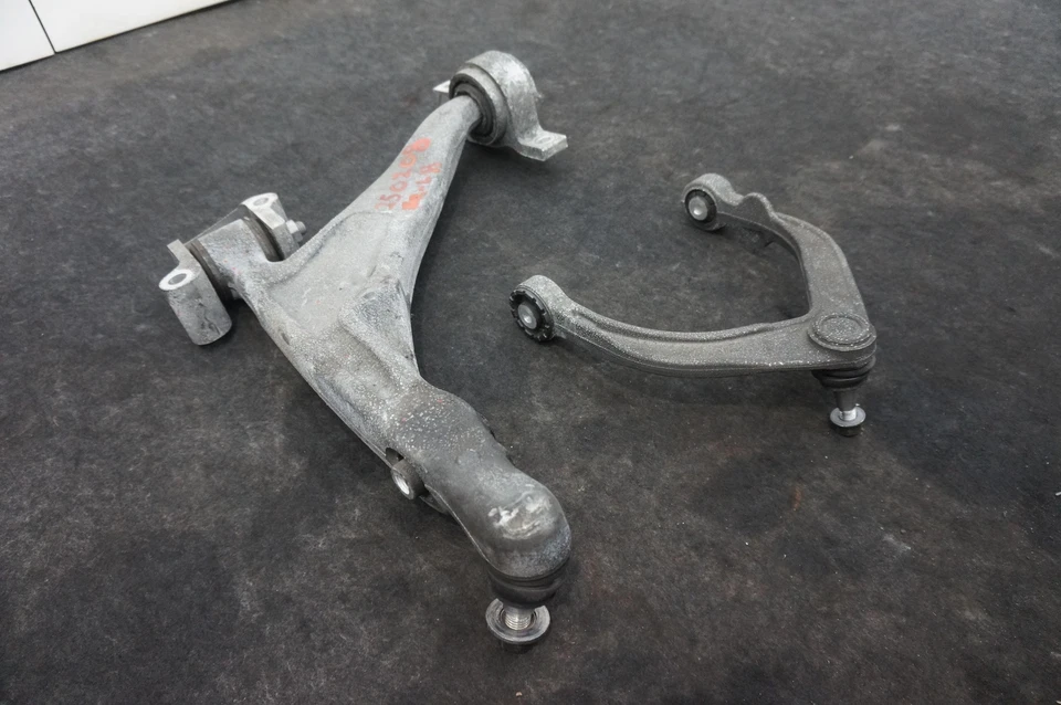 Juego 2 Brazos de Control Superior e Inferior Delanteros Izquierdos 32381882 32395242 Volvo XC90 B5 20-24 Foto 2 de 4