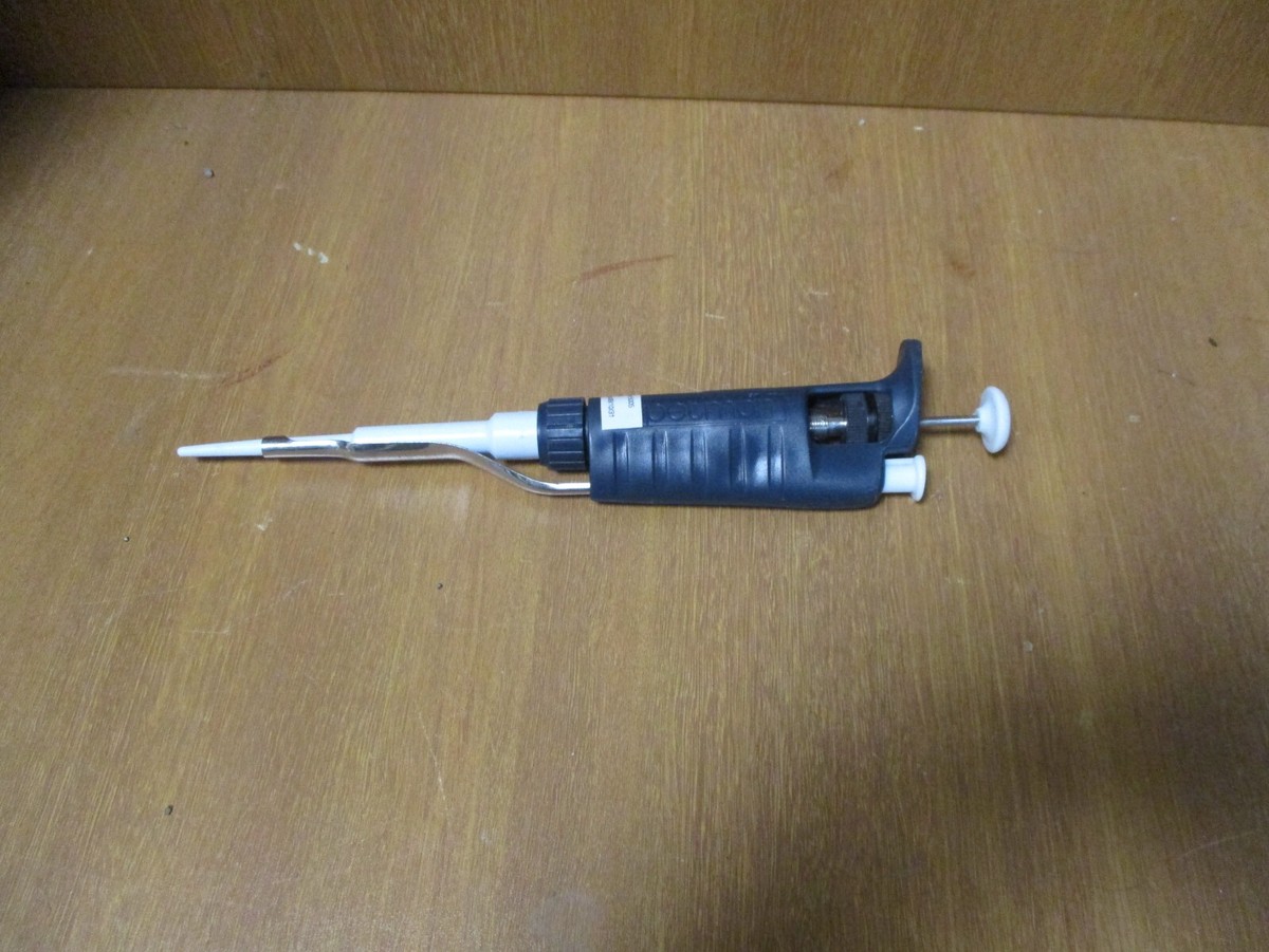 GILSON PIPETMAN P20, 1 CHANNEL PIPETTE, 0.2-20uL, PART#P-20, USED