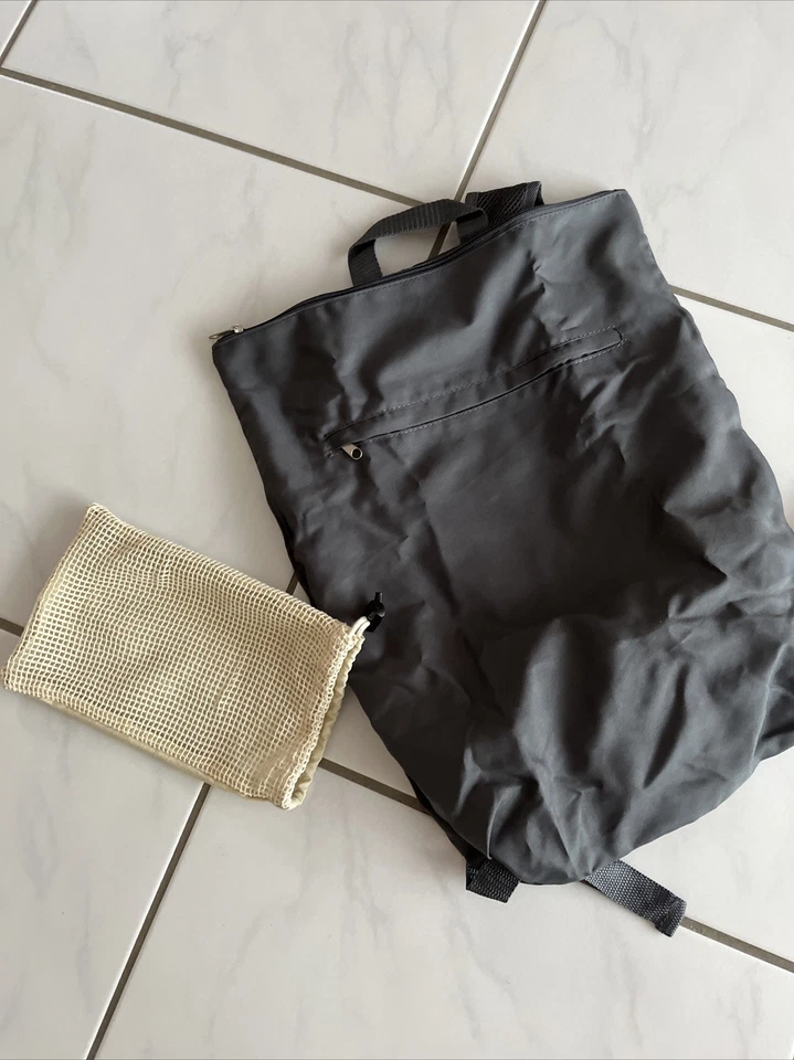 grauer Rucksack/Tasche mit Reißverschluß in Netz-Tasche 50x35 cm