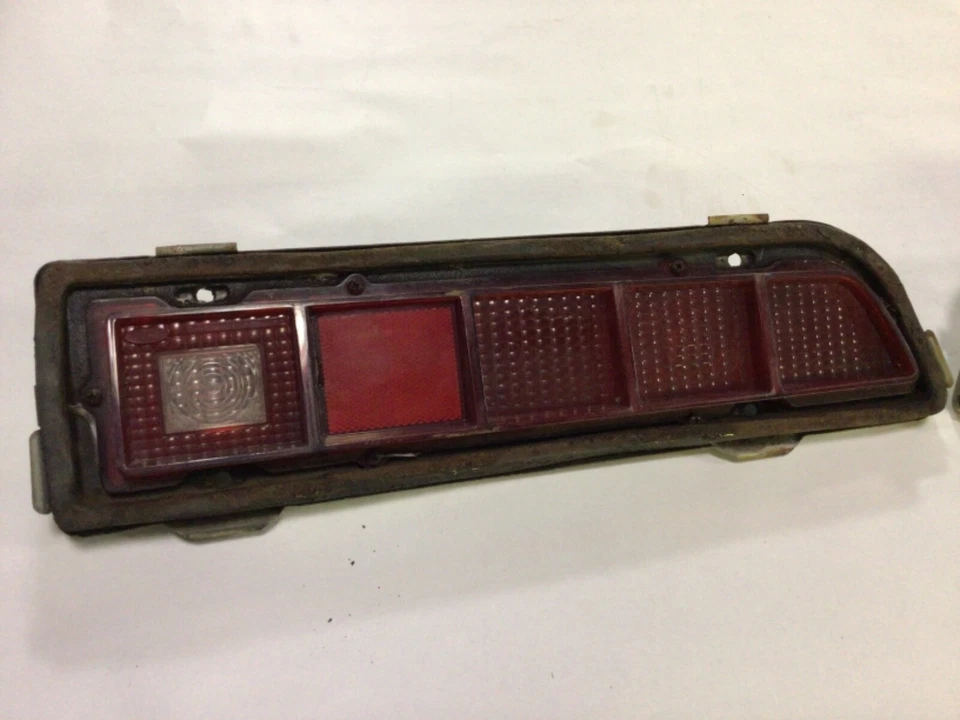 Juego de 70 conjuntos de luces traseras originales Torino Fairlane 500 Cobra Jet GT  Foto 2 de 4