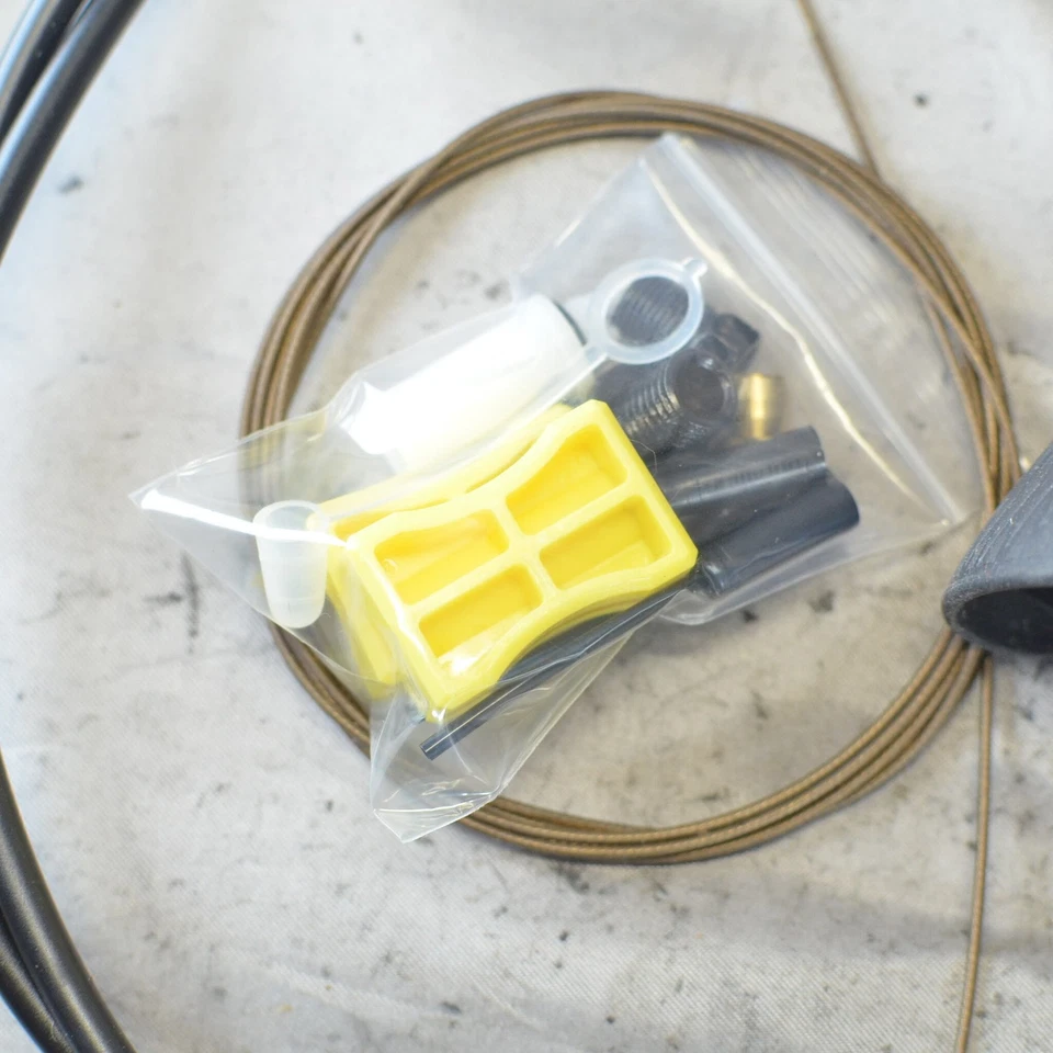 NEW Shimano Ultegra ST-R8020 RIGHT/REAR 11 Speed Hydraulic Shifter+Cables, Hoses - Image 2 of 4