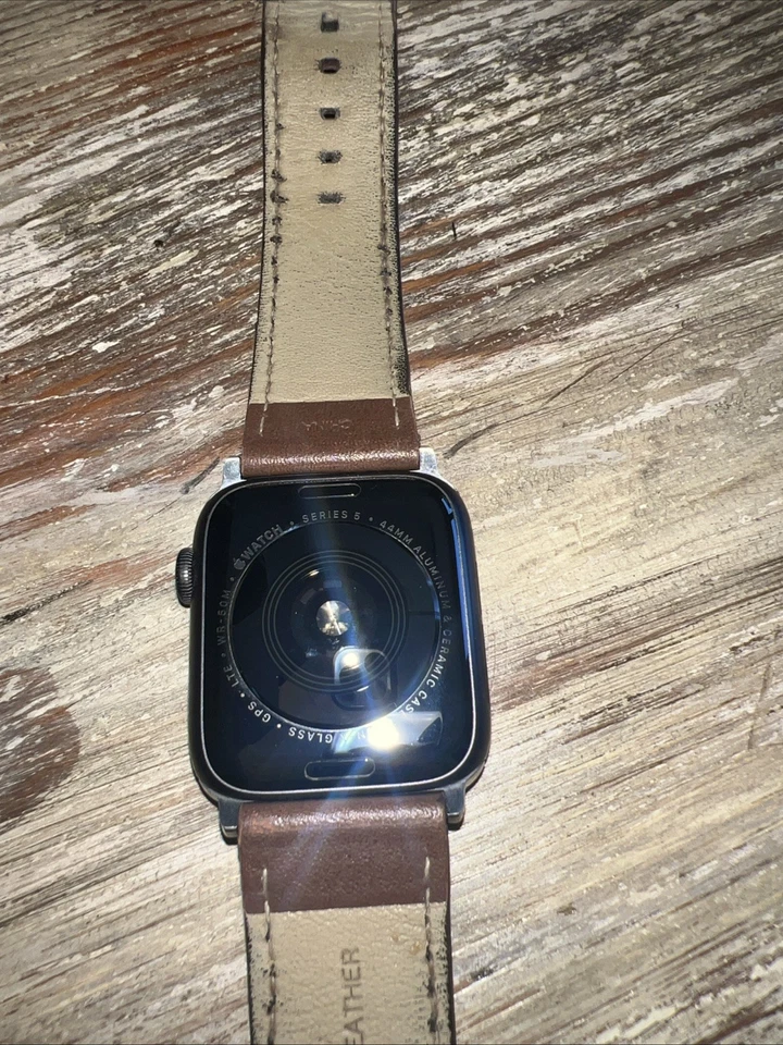 Apple Watch Series 5 GPS+wifi. Muy limpio, desbloqueado. Foto 3 de 4