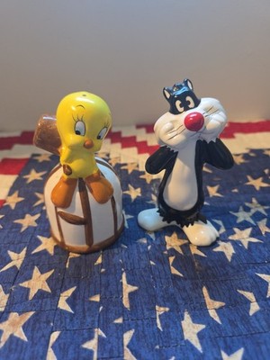 Vintage 1993 Warner Bros Sylvester/ Tweety Bird Salt & Pepper Shakers Nvr Used