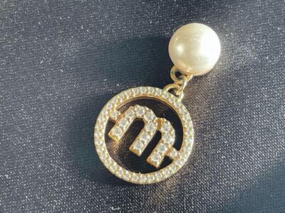 ピアス MiuMiu Miu Miu l Pearl Earrings 5JO9082F6X F0SAJ s-l400.jpg