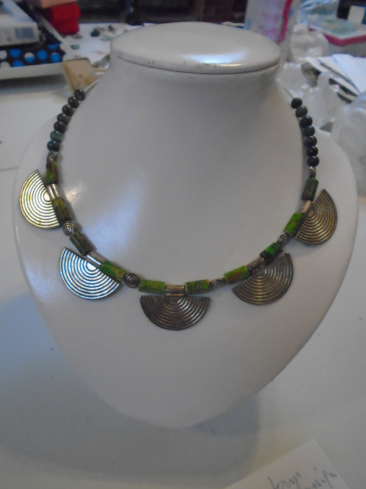 Parure en variscite et métal de création unique avec collier ajustable et boucles d'oreilles