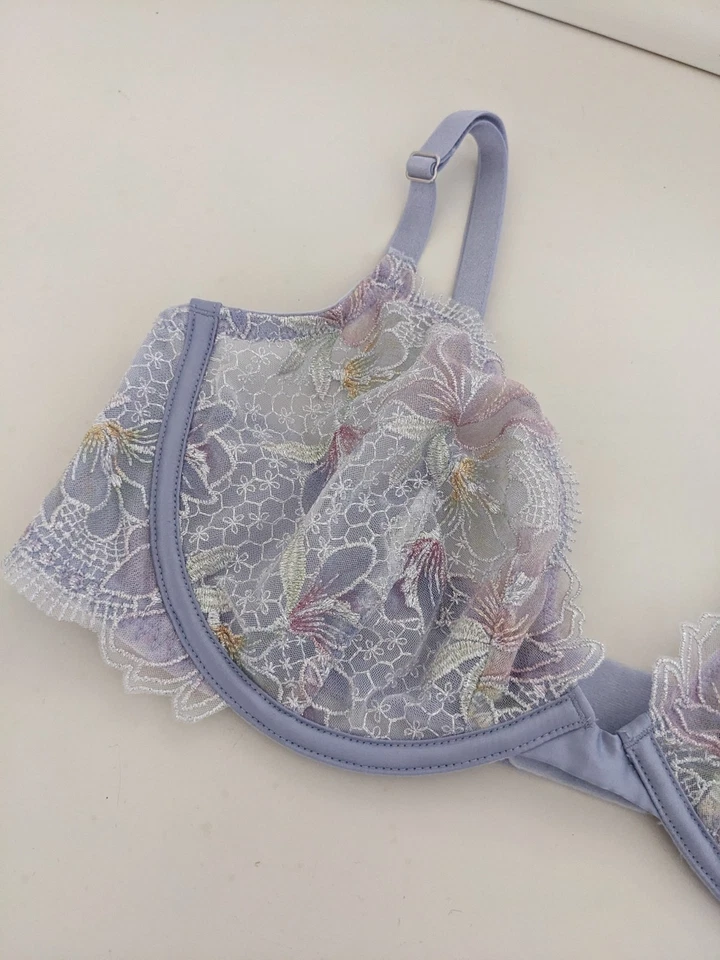 Novo com etiquetas! Sutiã Victoria's Secret Luxe corte baixo semi renda floral perivinkle 36C - Imagem 3 de 4