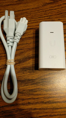 Ubiquiti 24V Passive PoE Injector POE-24-24W-G Gigabit Adapter Used
