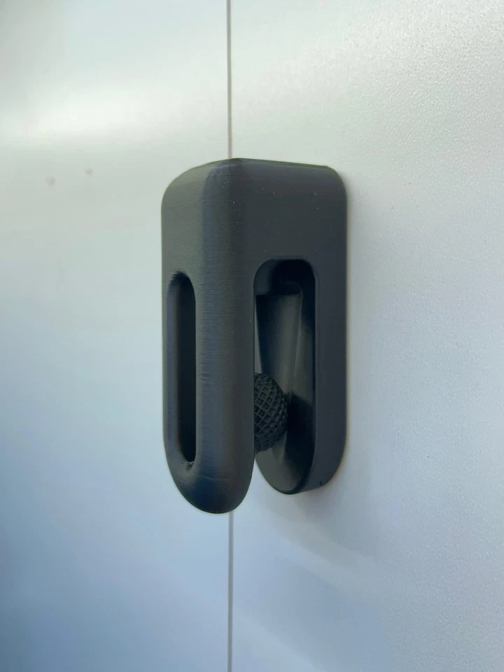 Paquete de 2 colgadores de toallas autobloqueantes para toalla de ducha de baño y toalla de piscina duradera Foto 3 de 4