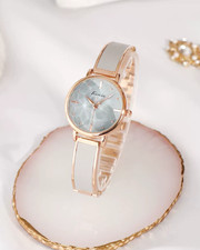 Women Round Starry Dial Wrist Watch Leather S...