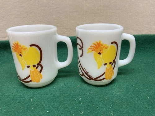 Vintage  Anchor Hocking COCKATOO Milk Glass D Handle Coffee Mug