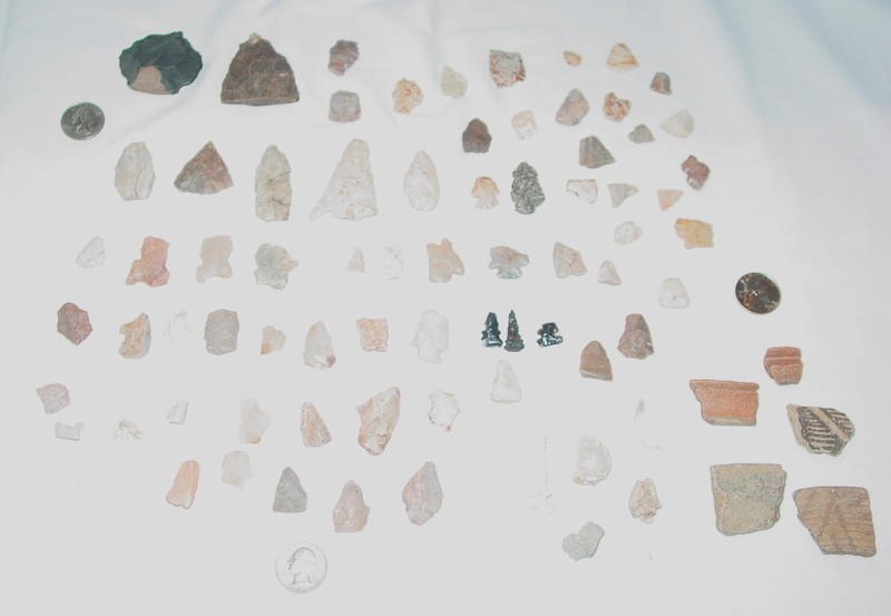 ANTIQUE / PRIMITIVE LOT OF INDIAN ARROWHEADS, PIECES OF POTTERY, & A FEW ROCKS