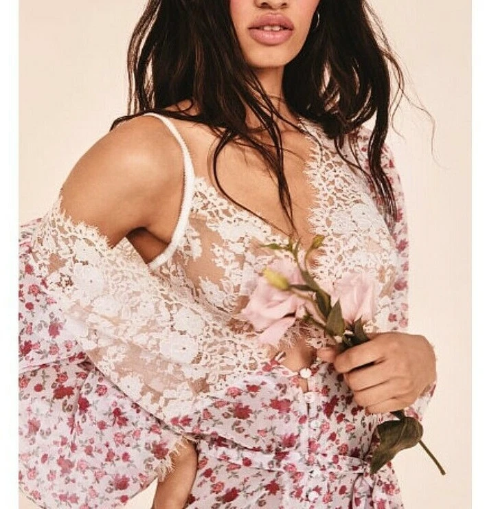 FOR LOVE & LEMONS XL Roupão Floral Branco Melrose -Victoria's Secret Novo com etiquetas Novo na embalagem - Imagem 3 de 4