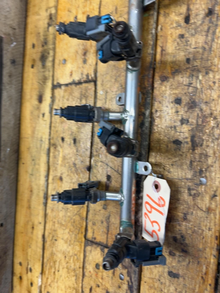 Cadillac SRX STS CTX 2004-2006 Buick Allure Lacross Rendezvous 3,6 L riel de combustible Foto 3 de 4