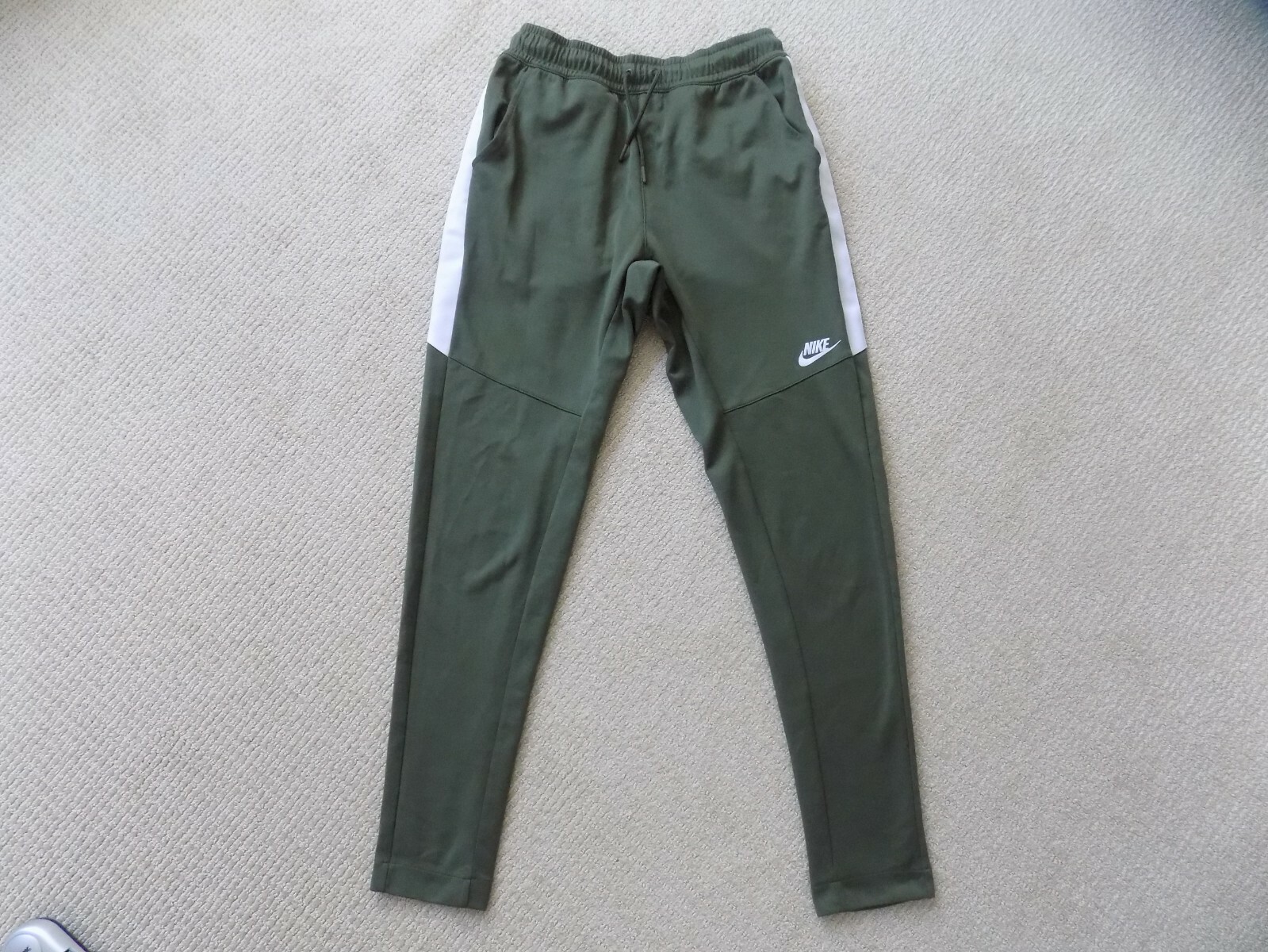 nike tribute sweatpants in green