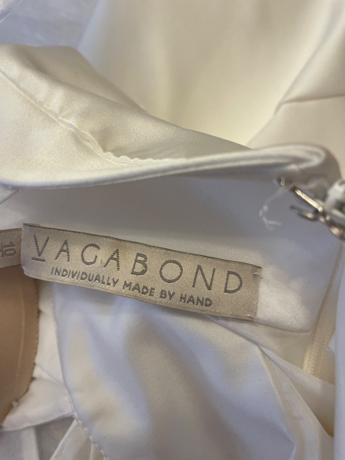 Vagabond, Aquarius Wedding Dress. Size 8, pockets height 5.2 with 2 inch heels. image 2