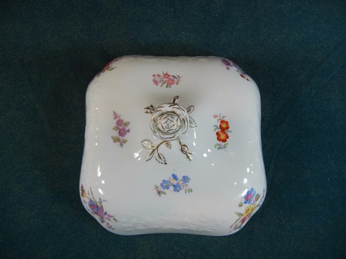 Copeland Spode Pattern Y6802 Christine 9" Covered Serving Bowl with Lid - Picture 5 of 6