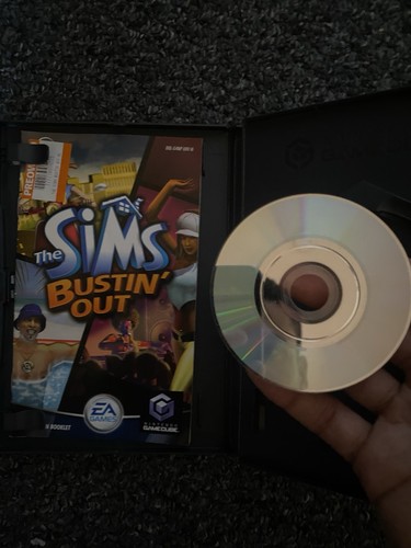 The Sims: Bustin’ Out (Nintendo GameCube PAL) Complete with Manual Free - Picture 2 of 4
