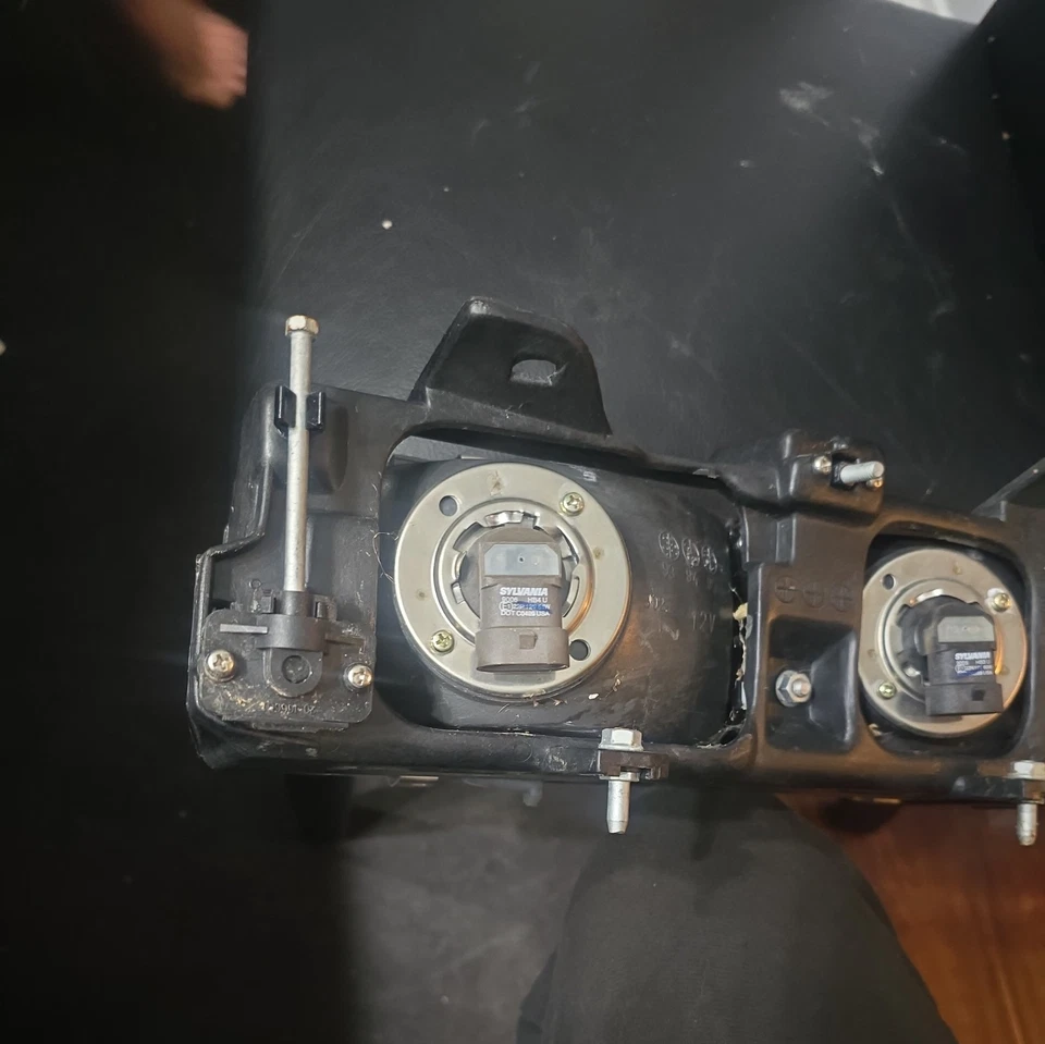 Headlight for 1990-1993 Chevrolet Lumina APV Left Side GM2502132 - Image 4 of 4