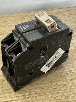 EATON 20 AMP CIRCUIT BREAKER  2 POLE 120/240 VAC 10 KA CHF220