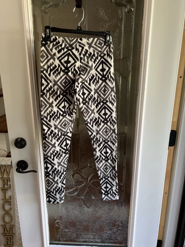 Mujer Rue 21 Leggings Talla Med Suéter Material Negro Y Blanco Patrón Foto 2 de 4